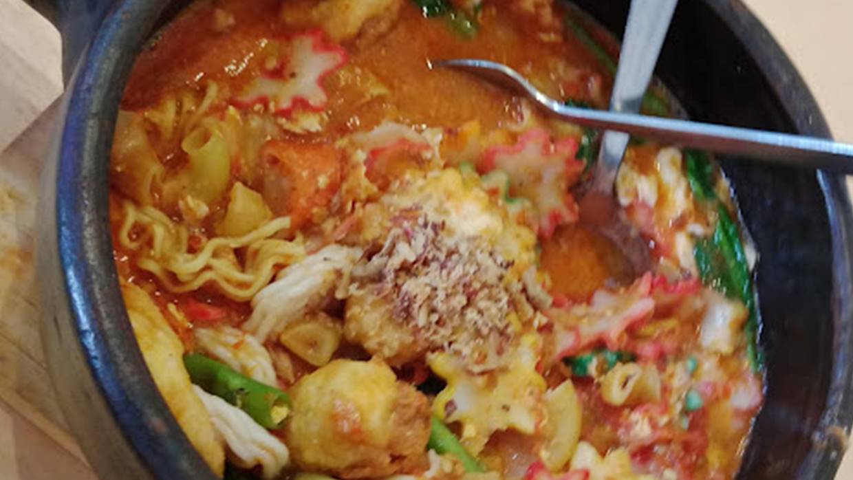 Seblak Teh Betty Cimahi, Nikmati Sensasi Seblak Bakar No.1 di Indonesia