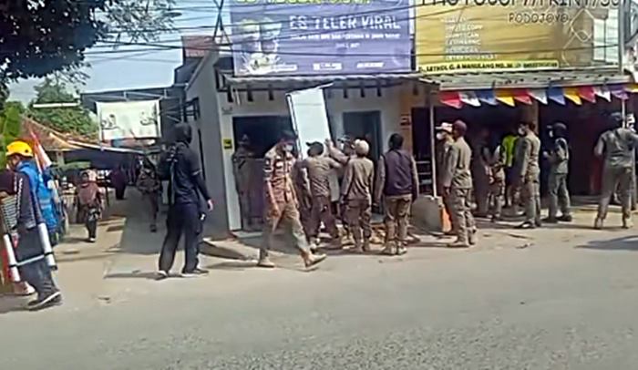 Ganggu Saluran Air, Belasan Bangunan di Jalan GA Manulang Padalarang Ditertibkan Ganggu Saluran Air, Belasan Bangunan di Jalan GA Manulang Padalarang Ditertibkan