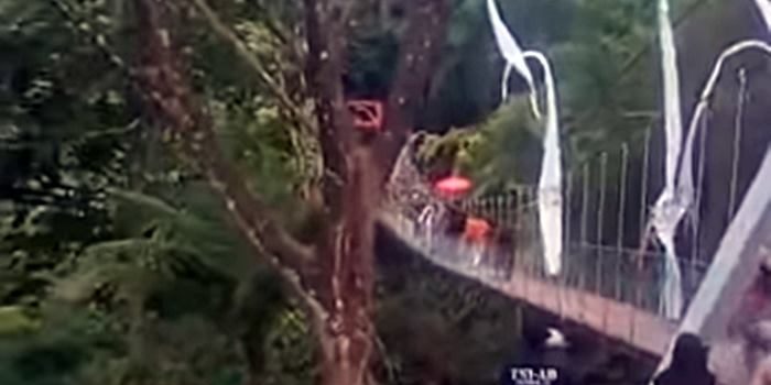 Jembatan Pongpet Pangandaran Anjlok Sesaat Setelah Diresmikan Bupati