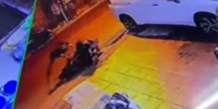 Warga Diduga Dikeroyok Orang Tak Dikenal di Melong Cimahi, Terekam CCTV