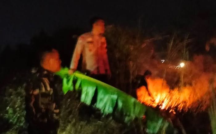 Kebakaran Ilalang di Cipeundeuy Padalarang Dipicu Pembakaran Sampah Secara Sembarangan, Terciduk Security KBP Kebakaran Ilalang di Cipeundeuy Padalarang Dipicu Pembakaran Sampah Secara Sembarangan, Terciduk Security KBP