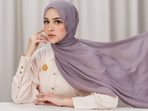 1. Yura Basic Shawl untuk Gaya Sehari-hari 1. Yura Basic Shawl untuk Gaya Sehari-hari