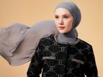3. Georgette Tapis Shawl untuk Tampilan Formal yang Elegan 3. Georgette Tapis Shawl untuk Tampilan Formal yang Elegan