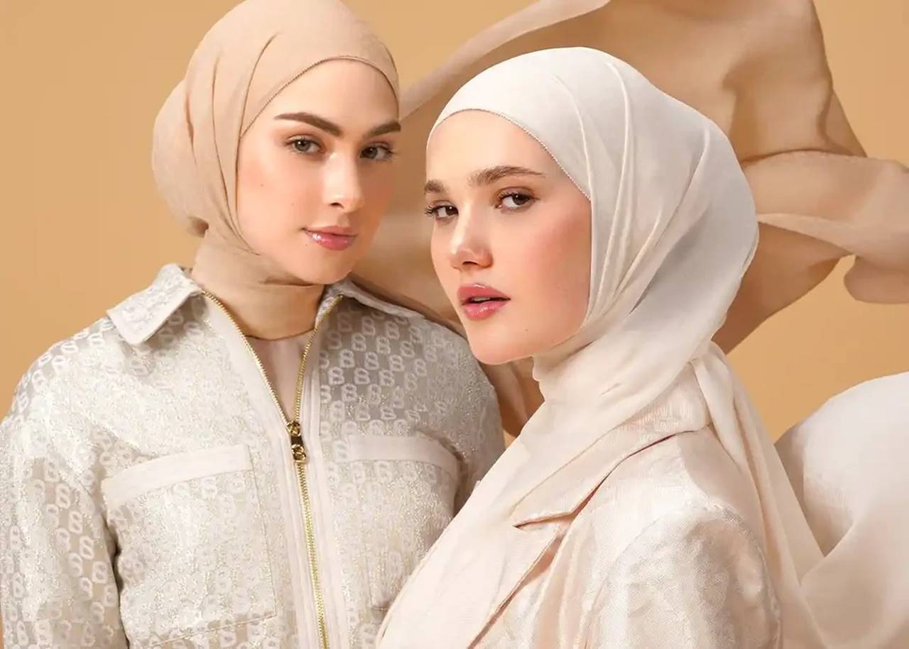 4 Inspirasi Jilbab Pashmina ala Buttonscarves untuk Gaya Casual hingga Formal 4 Inspirasi Jilbab Pashmina ala Buttonscarves untuk Gaya Casual hingga Formal